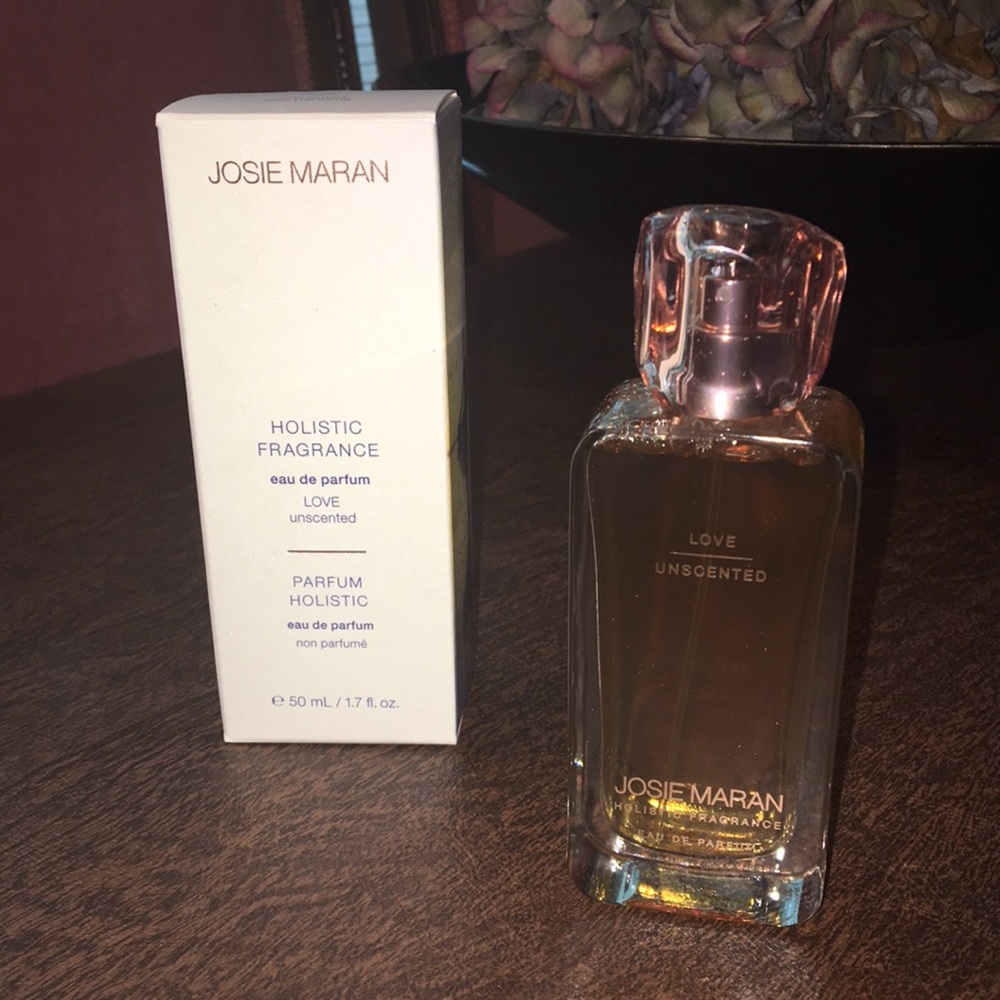 Josie Maran Holistic Fragran ce Collection